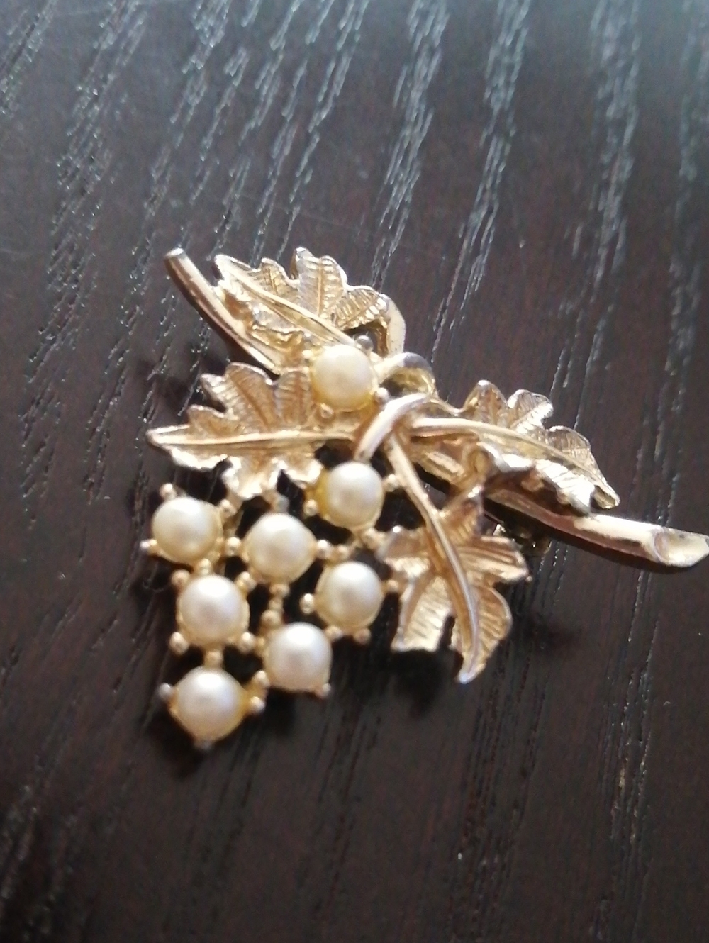Emmons Frape Vintage Gold Tone Brooch With Pearls